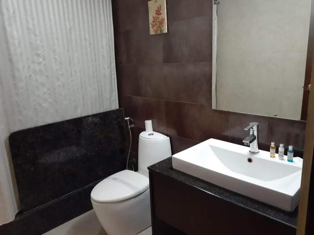 Hotel Md'S Continental Jorhāt Εξωτερικό φωτογραφία