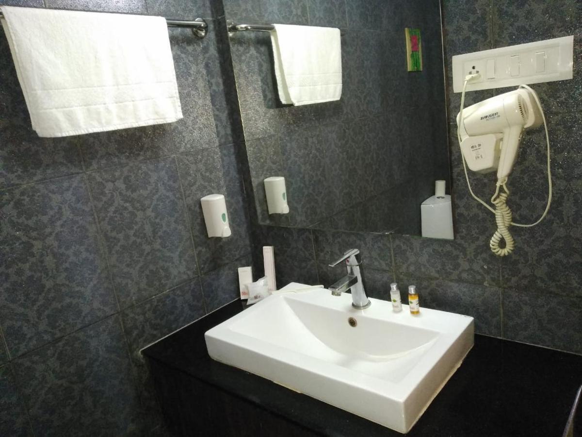Hotel Md'S Continental Jorhāt Εξωτερικό φωτογραφία