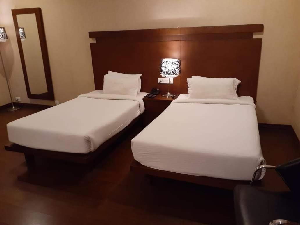 Hotel Md'S Continental Jorhāt Εξωτερικό φωτογραφία