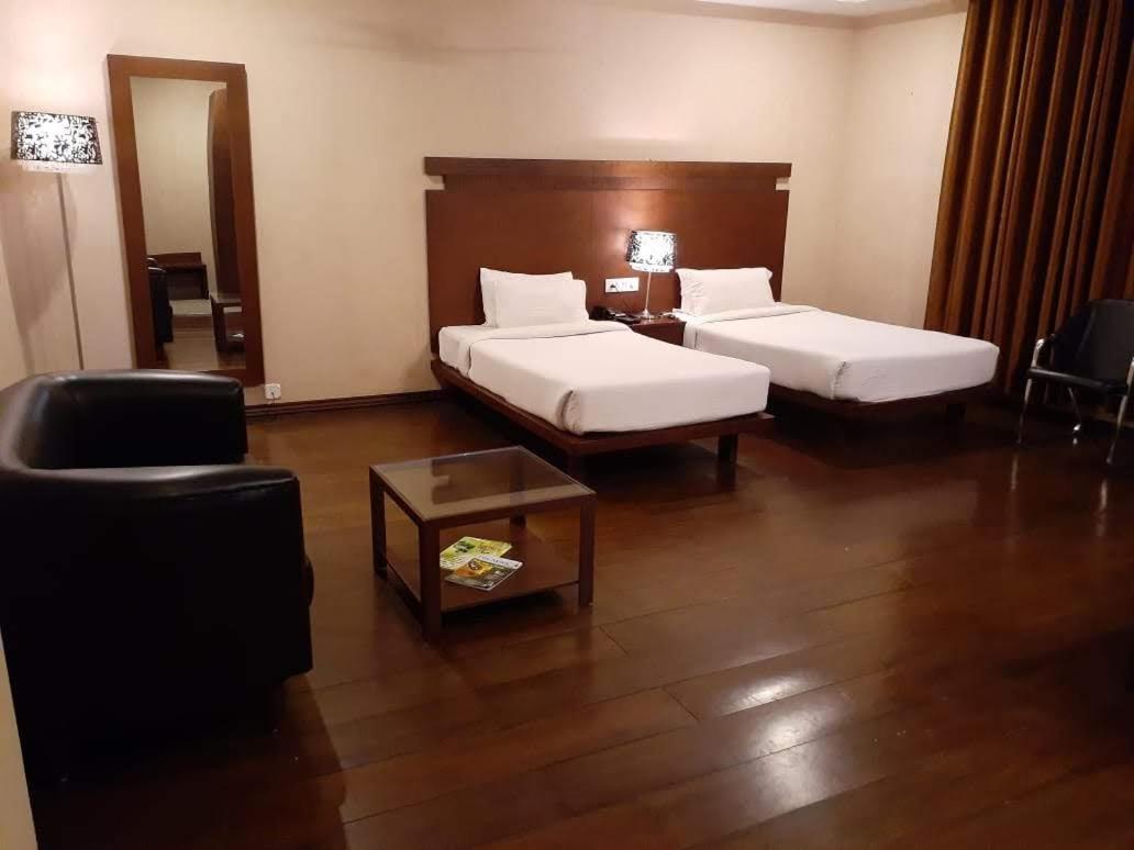 Hotel Md'S Continental Jorhāt Εξωτερικό φωτογραφία