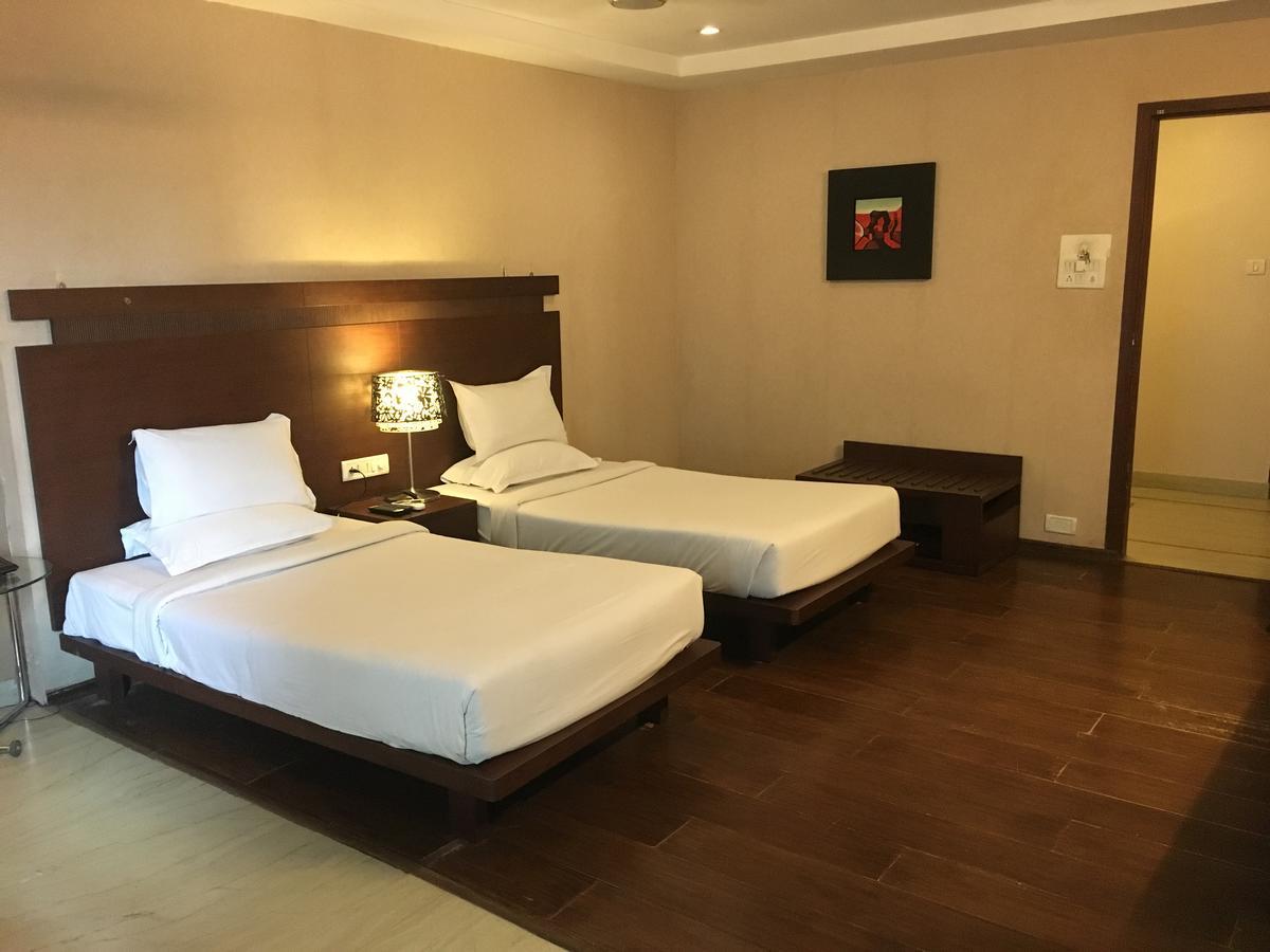 Hotel Md'S Continental Jorhāt Εξωτερικό φωτογραφία